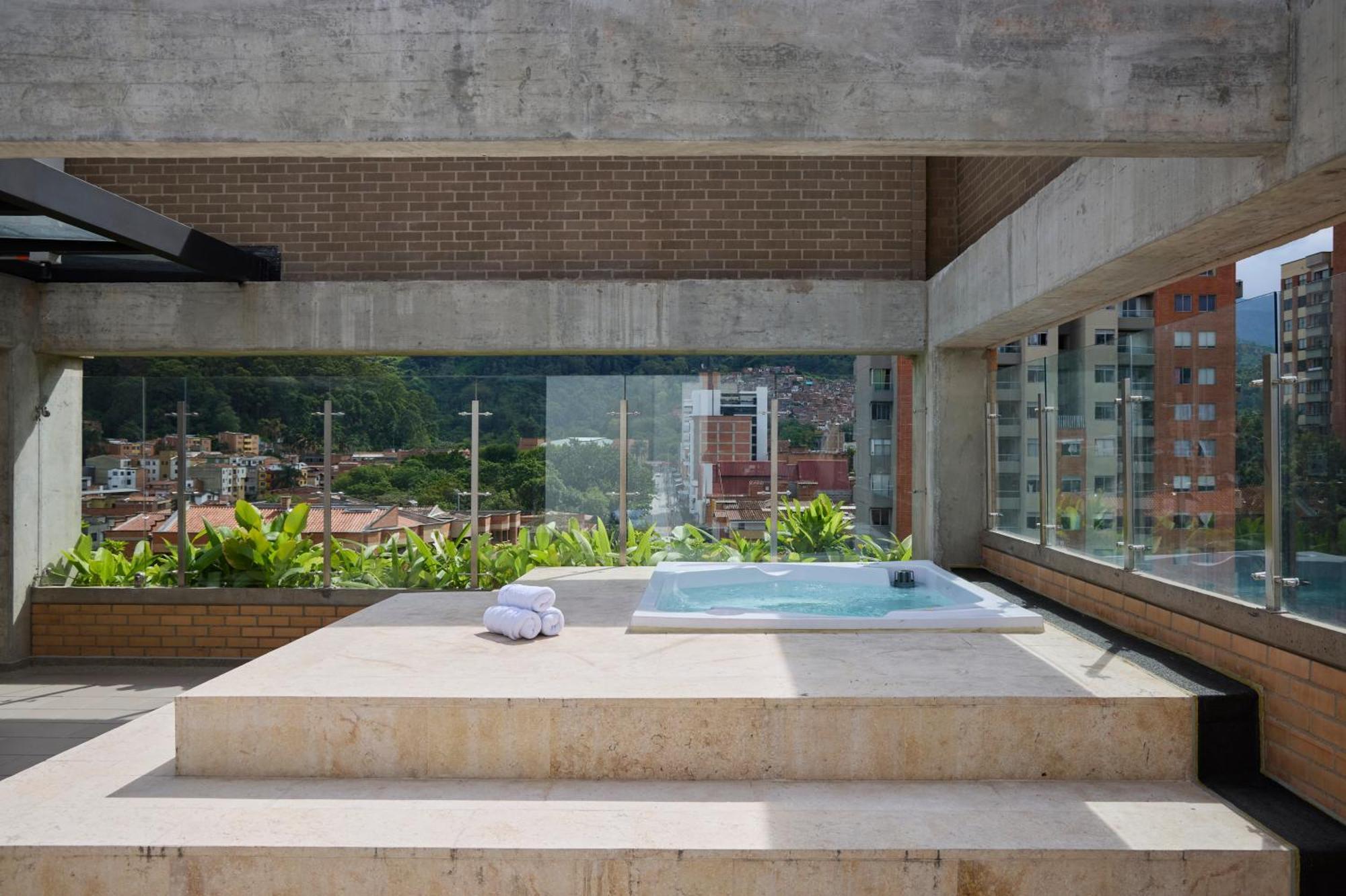 30 Living Suites 메딜린 외부 사진