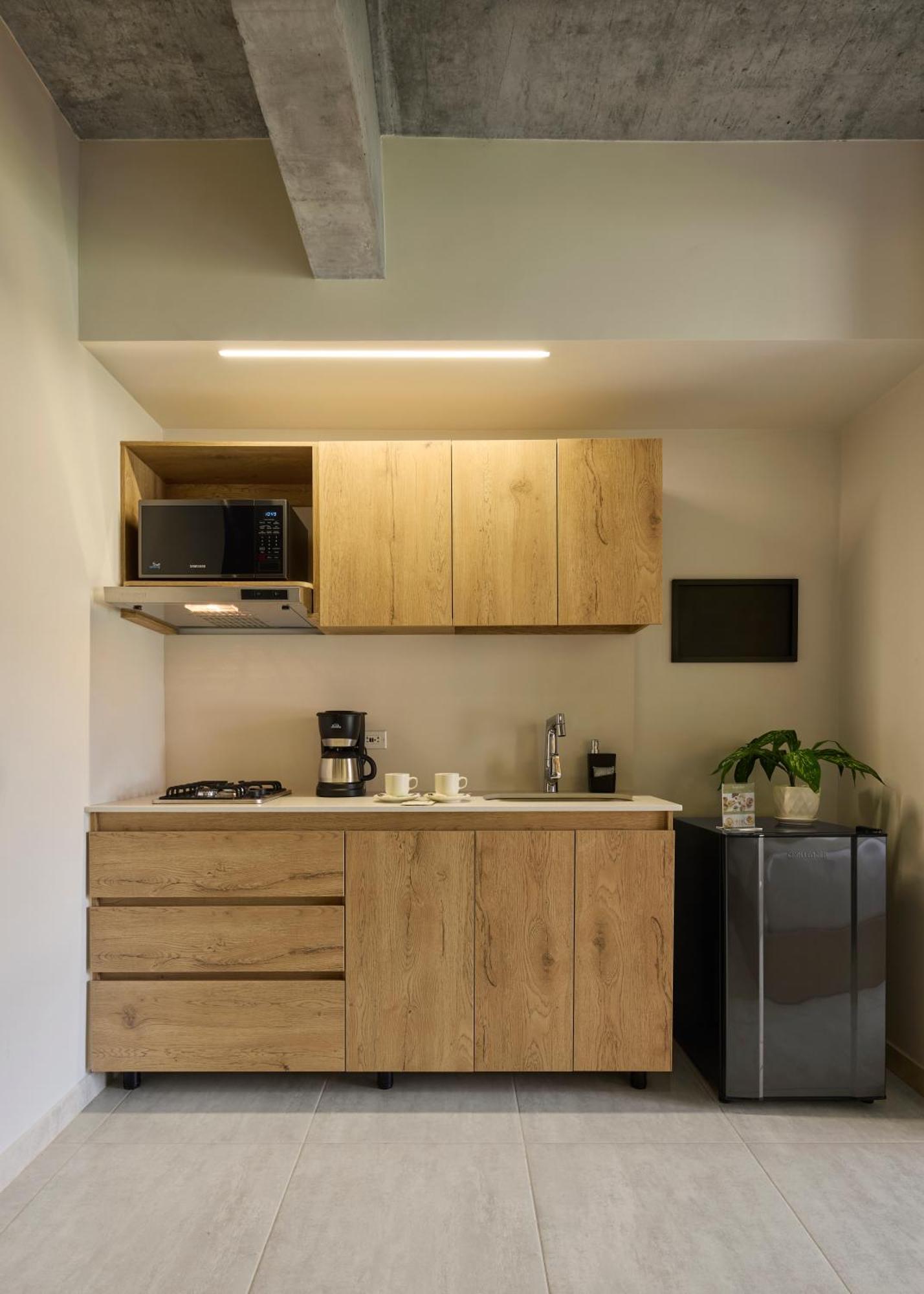30 Living Suites 메딜린 외부 사진