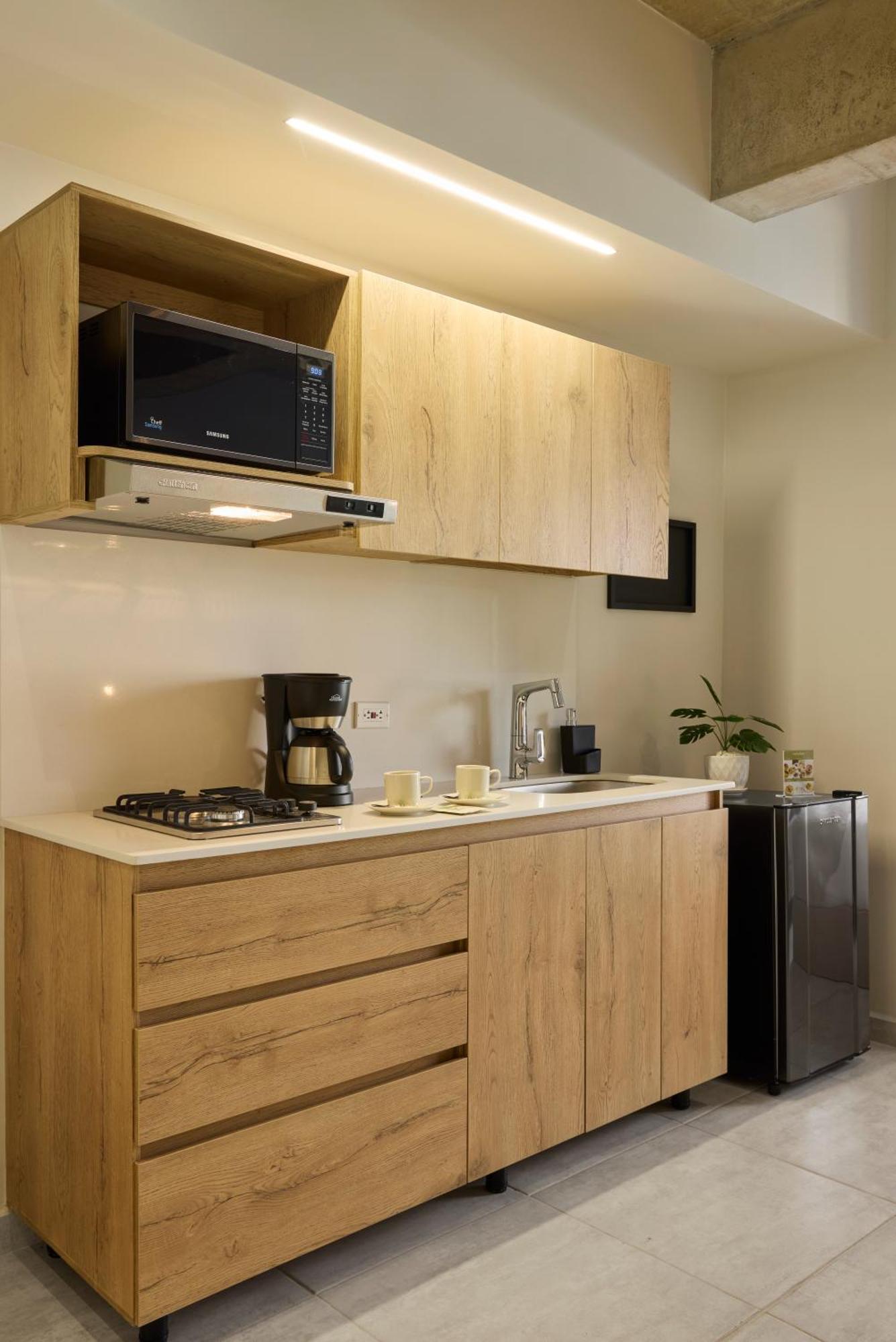 30 Living Suites 메딜린 외부 사진