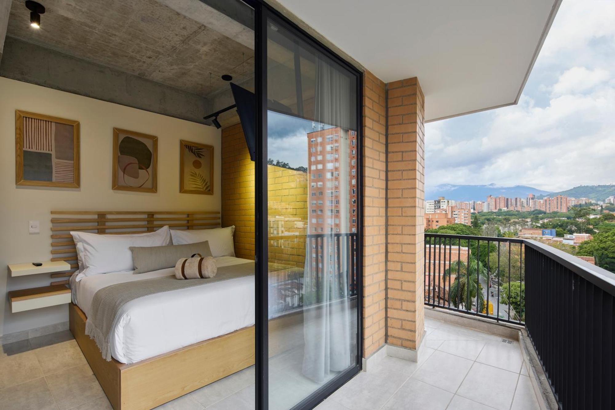30 Living Suites 메딜린 외부 사진