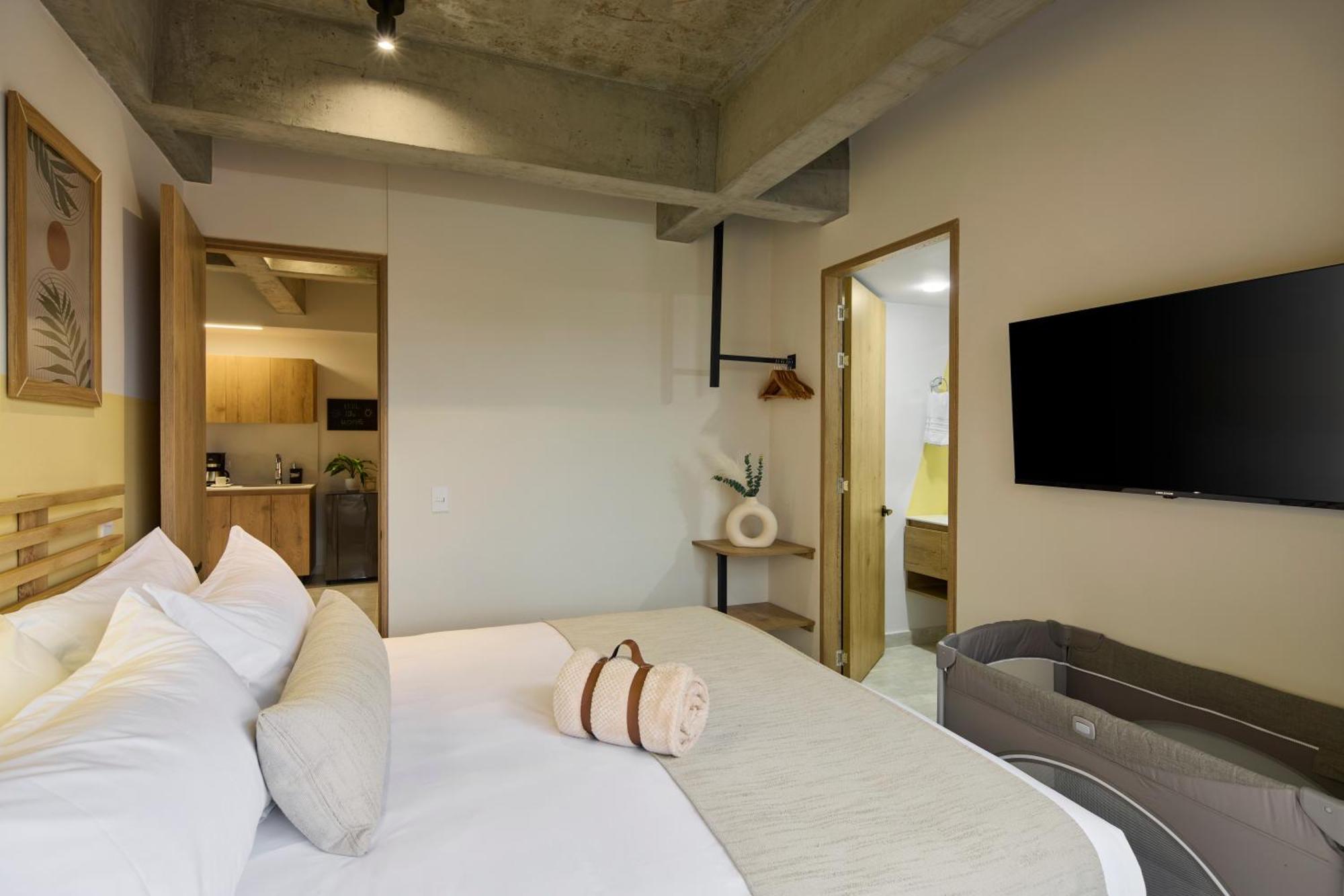 30 Living Suites 메딜린 외부 사진